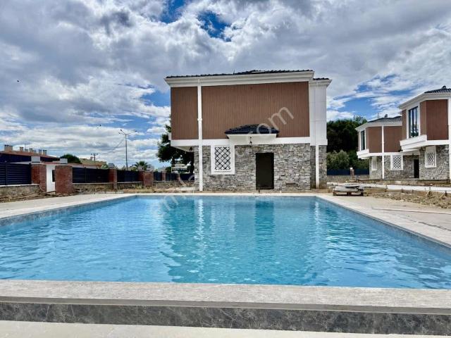Avcı'dan Assos Denize 200 Mt Havuzlu Müstakil Villa