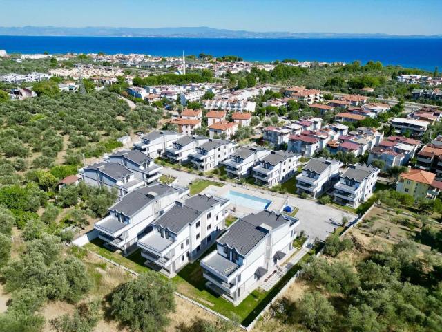 Avcı'dan Denize 300mt Havuzlu Güvenlikli Girişte Odalı 6+1