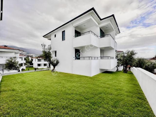 Avcı'dan Güre'de Ramada Karşısı Deniz Manzaralı 5+1 Sıfır Villa
