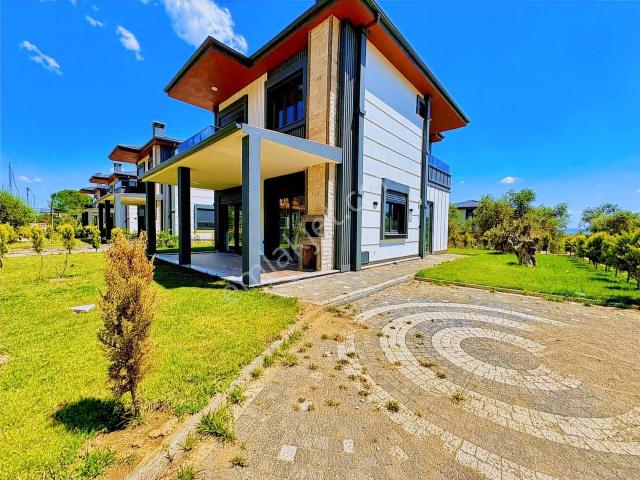 Avcı'dan Yürüyüş Yolu Cephe/ayrı Mtfk/girişte Oda/müstakil Villa