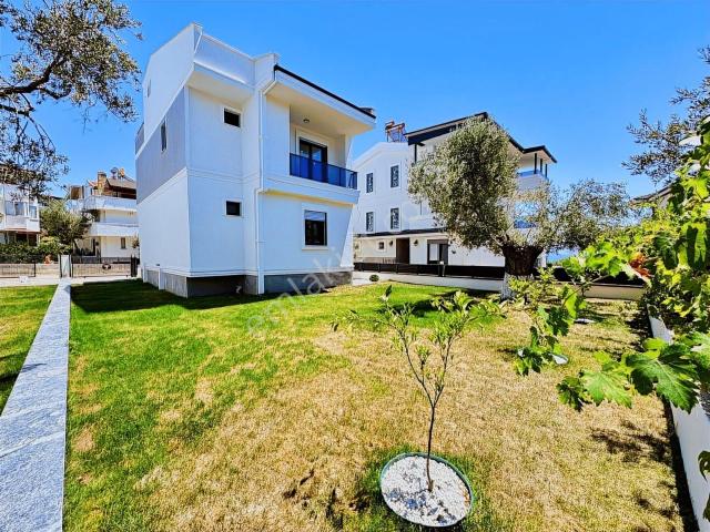 Avcı'dan 350m2 Arsa/giriş Odalı/deniz Manz./tam Müstakil 5+1
