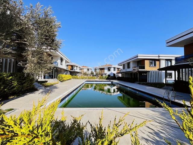 Avcı'dan 3+1 Havuzlu Denize 200 Mt Ful Eşyalı Yol Cepheli Villa