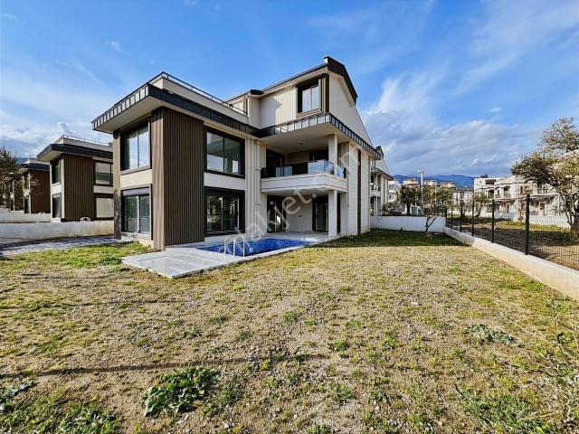 Avcı'dan 400m2 Arsa İçinde 5+1 Loft Havuzlu Villa
