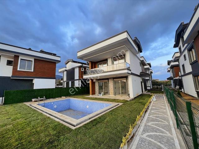 Avcı'dan 5+1 400m2 Arsa İçinde Müstakil Havuzlu Villa