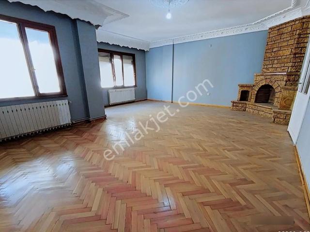 Avcılar Merkez 3+1 150 M2 3.kat