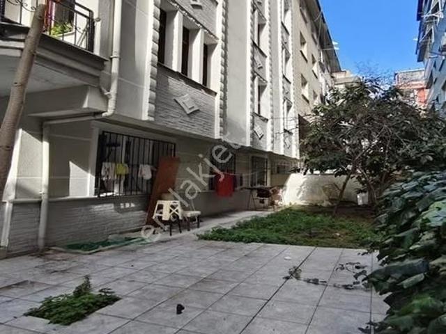 Avcılar Merkezde Satılık 3+1 Giriş Kat Daire Bahçeli