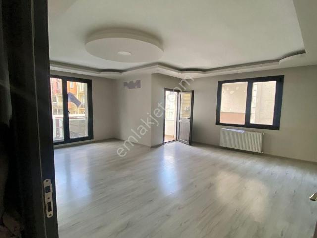 Avcılar Merkezde 2+1 Ön Cephe Kapalı Otoparklı İhtiyaçtan Satılık