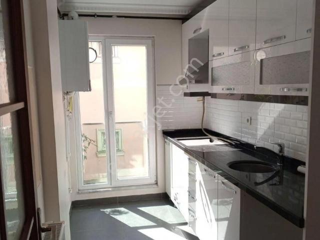 Avcılar Osmanpaşa Cad Satılık 2+1.70 M2 1 Kat 10 Yıllık Daire