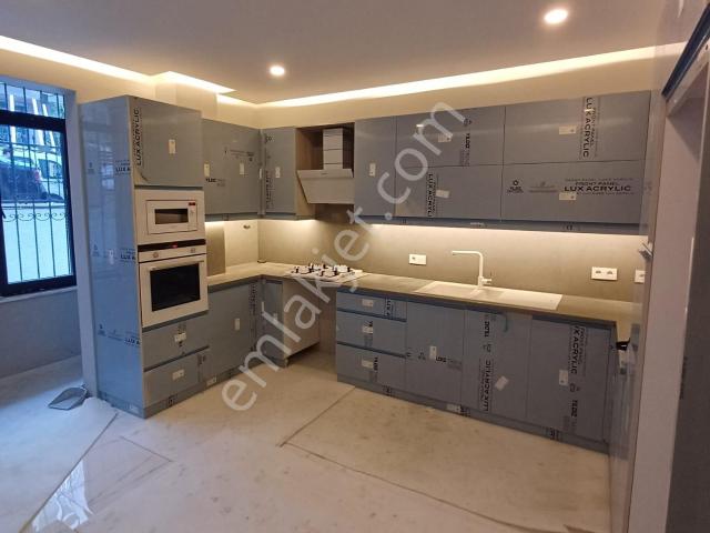 Avcılar Ambarlıda 3+1 Satılık Bahçe Katı Daire