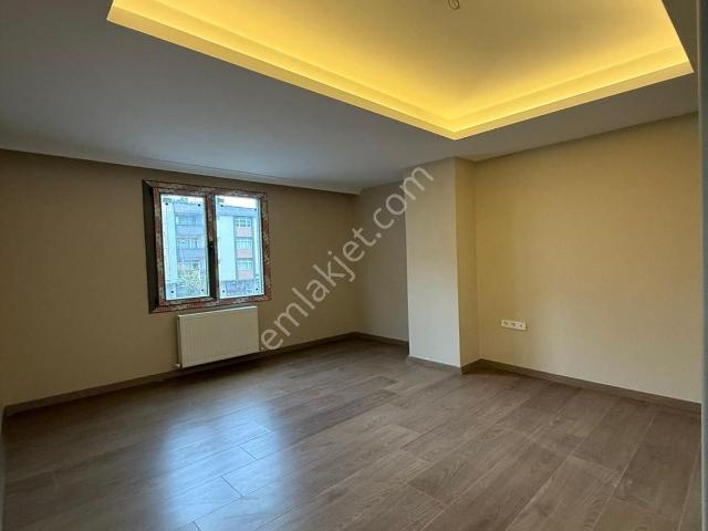 Avcılar Ambarlıda Sıfır 3+1 Lüx Satılık Ara Kat Daire