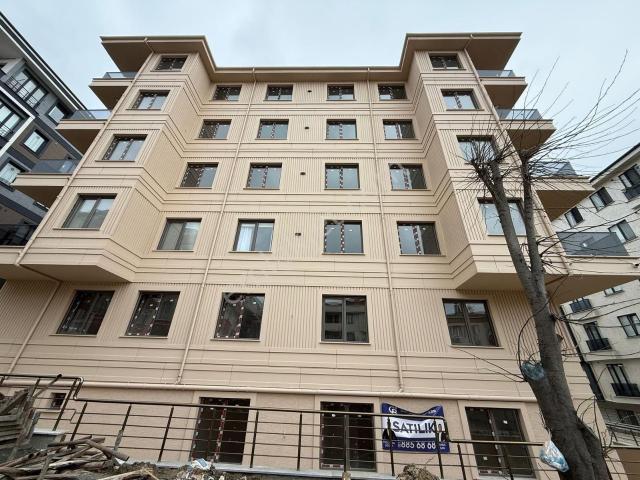 Avcılar Ambarlı Mahallesi 3+1 Satılık Daire Bahçe Kullanımlı