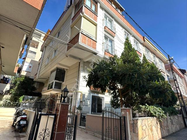 Avcılar Cihangirde 2+1 Bahçe Katı 10 Yıllık İçi Full Yapılı