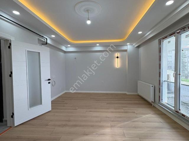 Avcılar D.köşklerde 1+1 Ön Cephe Lüx Daire