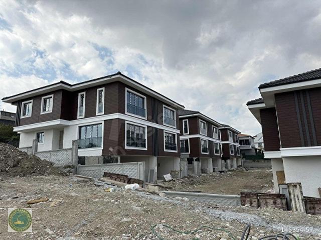Avcılar Firuzköy'de Butik Sitede Satılık 5+2 Villa