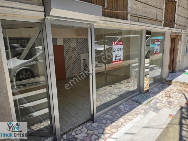 Avcılar Güzel Konumda Satılık 120 M² Bodrumlu Dükkan