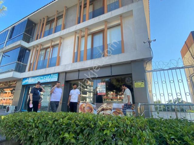 Avcılar Parkta Kiralık Depolu Dükkan