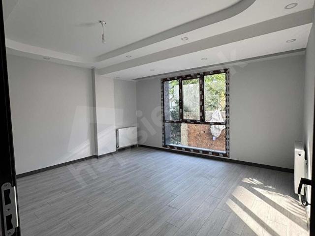 AVCILAR TAHTAKALE'DE ARA KAT SIFIR 2+1 LÜKS SATILIK DAİRE