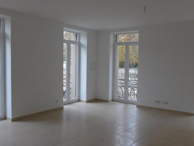 AVEZE Appartement T4 au 1er étage de 120.88m2