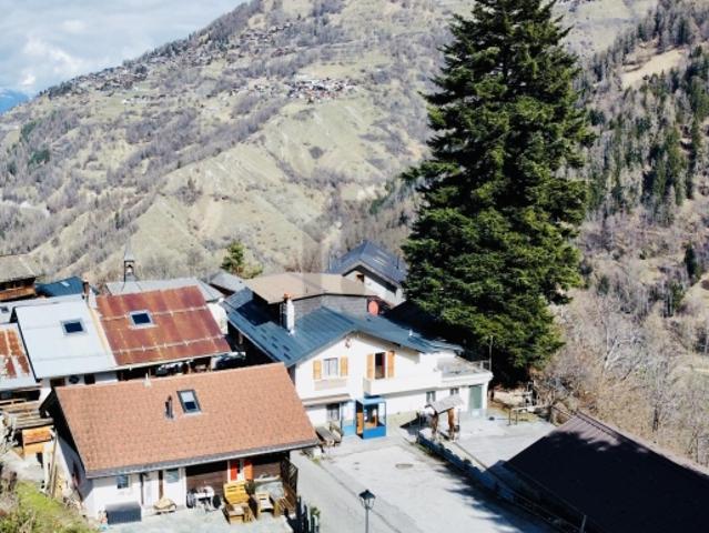AVEC GRANDE SALLE, FORT POTENTIEL, PETIT PARADIS