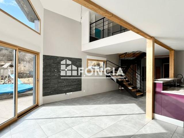 Avec sa piscine hors sol chauffee, coup de cœur pour cette belle maison atypique