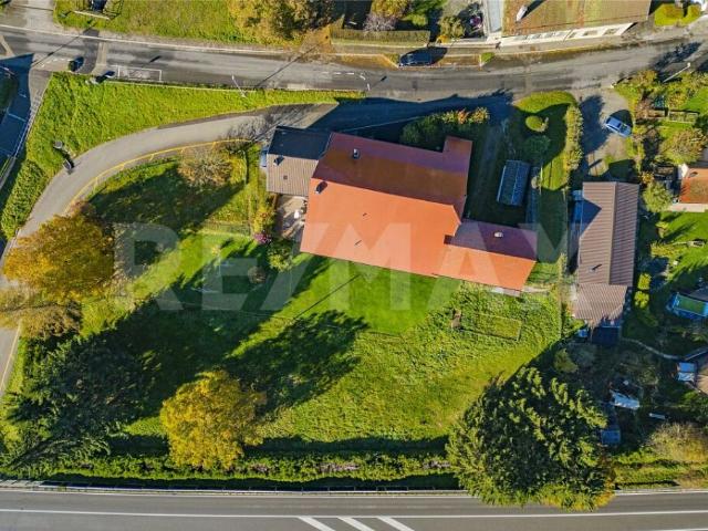 Avec un bel appartement, ferme et terrain avec grand potentiel