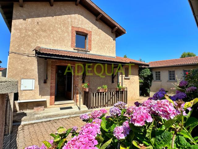 AVEIZE, Maison de village