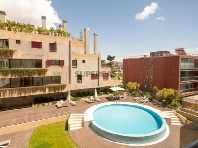 Avenida Aida T2 em Condomínio de Luxo, junto Casino Estoril