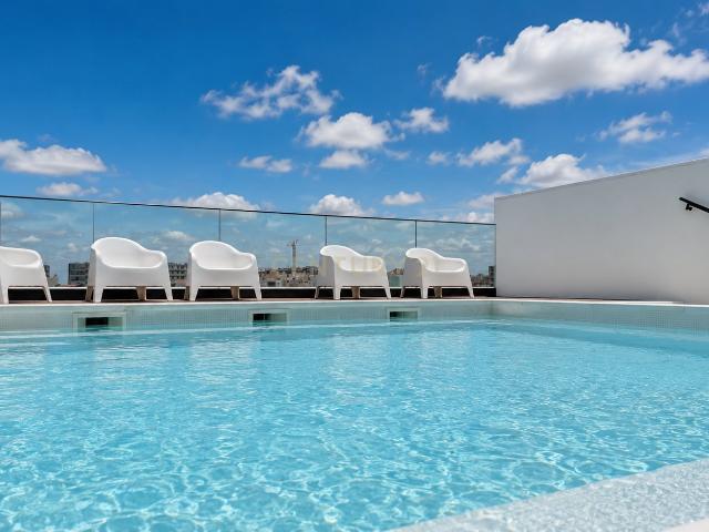 Avenida Altear | T2 de 144 m² com Piscina Rooftop e Garagem | Próximo ao Colégio São João de Brito