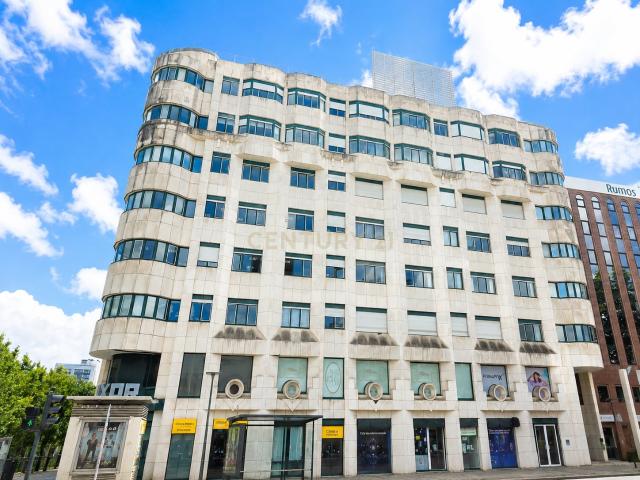 Avenida da República | Distinto Escritório Premium no Emblemático Edifício Luxor
