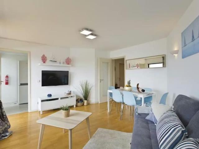 Avenida da República, Matosinhos, Aveiro 4450 241