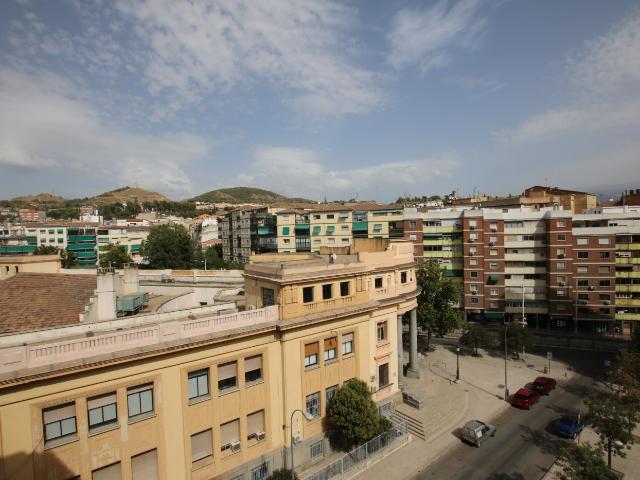 Avenida de Madrid. Estudio amueblado. Calefacción central. Aire acondicionado