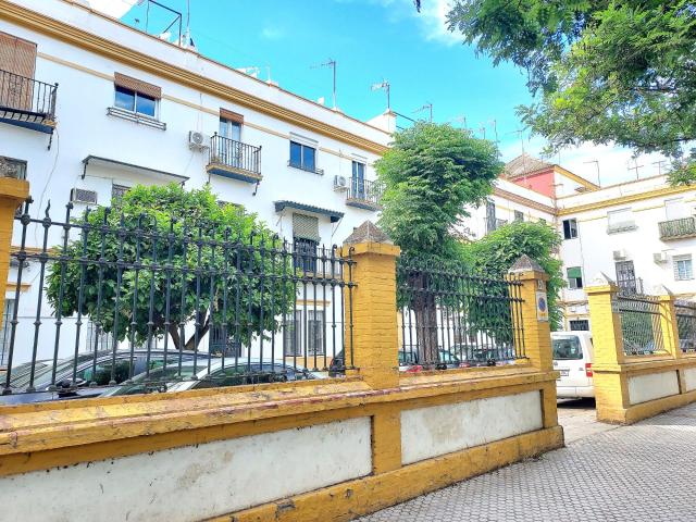 AVENIDA DE MIRAFLORES. Piso con parking y trastero