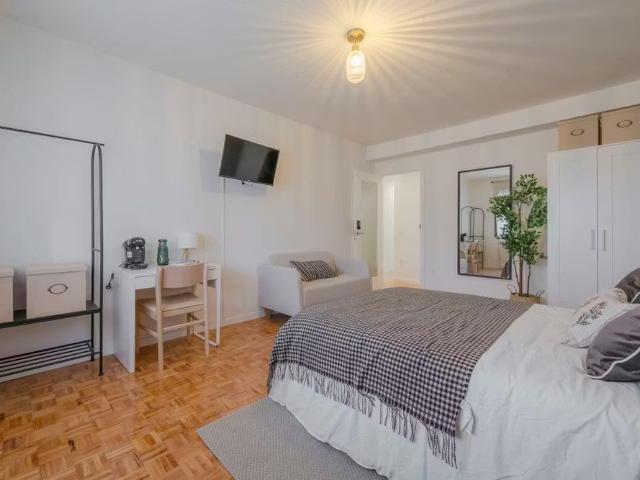 Avenida de Brasilia, Madrid, Community of Madrid 28028
