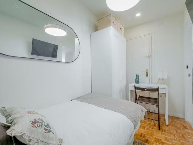 Avenida de Brasilia, Madrid, Community of Madrid 28028