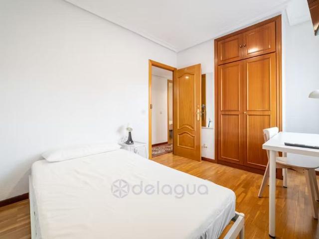Avenida de Hellín, Madrid, Community of Madrid 28037