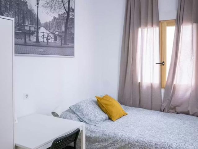 Avenida de Peris y Valero, Valencia, Valencian Community 46006