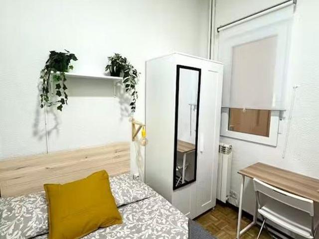 Avenida de Valladolid, Madrid, Community of Madrid 28008
