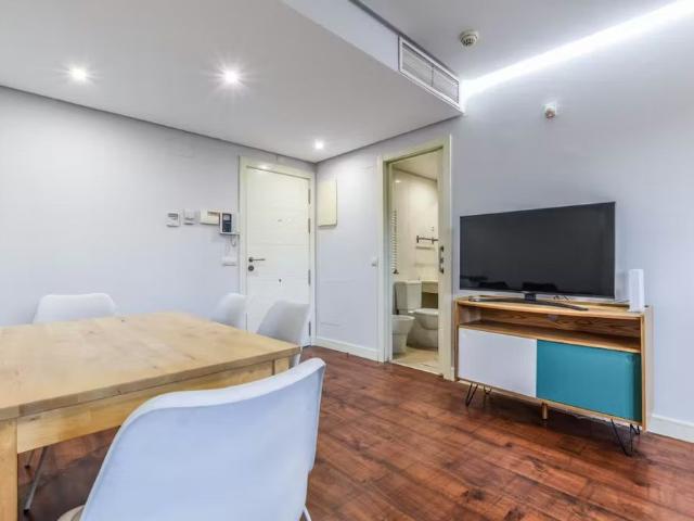 Avenida del Cerro Milano, Madrid, Community of Madrid 28051