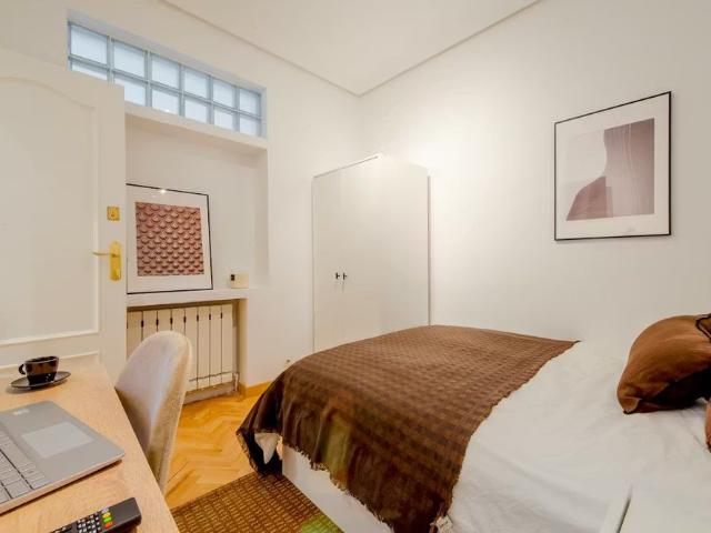 Avenida Felipe II, Madrid, Community of Madrid 28009