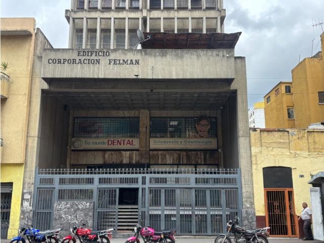 Avenida Lecuna Local en venta de 343 mt2 en PB de Edificio Corporativo
