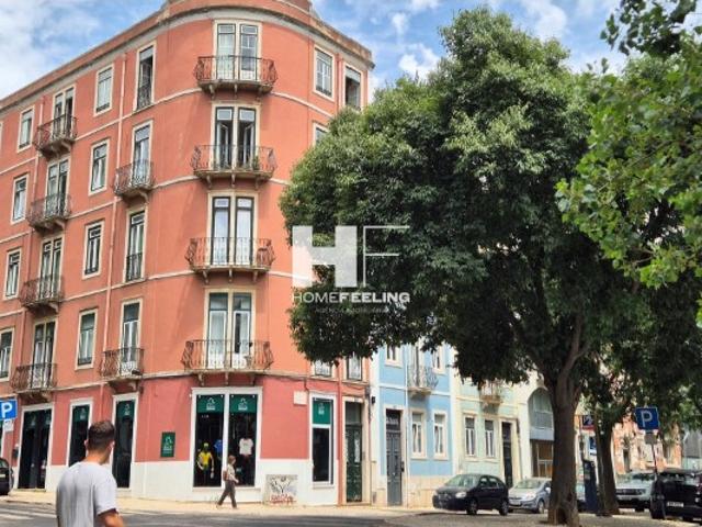 Avenidas Novas T5 Penthouse com obras de fachada e das paredes de interior pagas