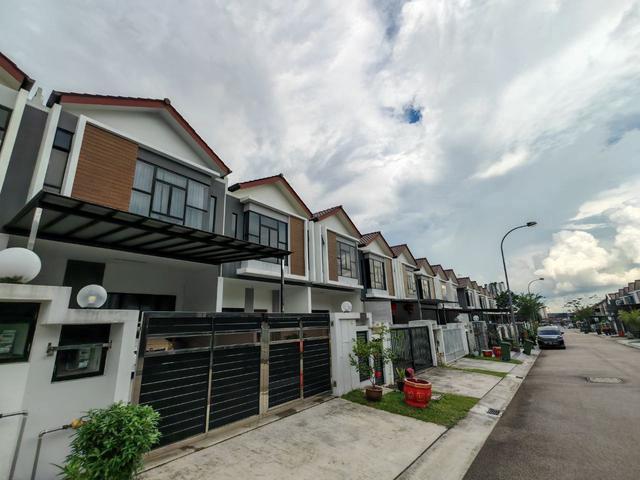 Avenue 26 Bukit Indah DSTH Full Furnish New Painting GG Ready