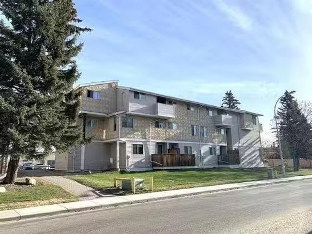 Avenue, Grande Prairie, AB, T8V 5W4 condo for sale Listing.