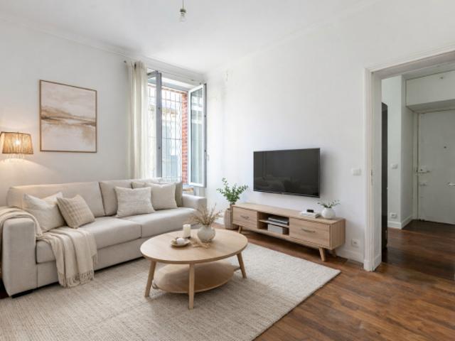 AVENUE DE CLICHY À LA FRONTIÈRE DES 8e, 9e ET 17e 3 PIÈC