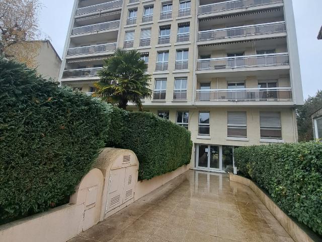 Avenue de la Division Leclerc F2 en Rez de jardin avec cave et box