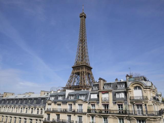 Avenue de Suffren: un appartement avec vue sur la Tour Eiff. 76m² Paris 15ème
