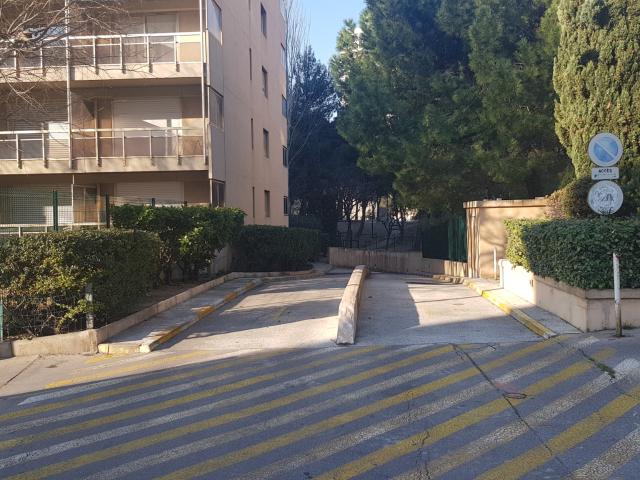 Avenue de Toulon Menpenti Box garage fermé 12.5 m2 5 x 2.5 m