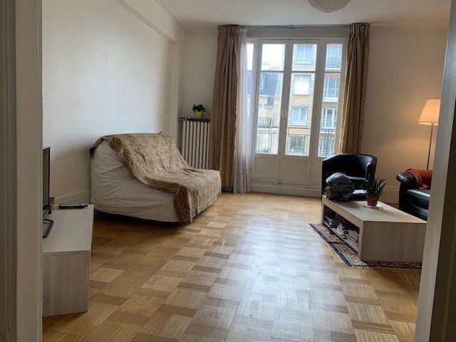 AVENUE DE VERSAILLES PROCHE COMMERCES ET TRANSPORTS