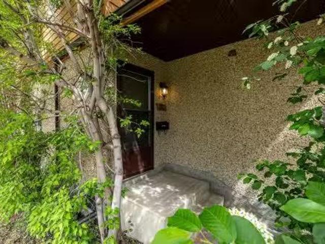 Avenue, Edmonton, AB, T6L 4B2 townhouse for sale Listing I.