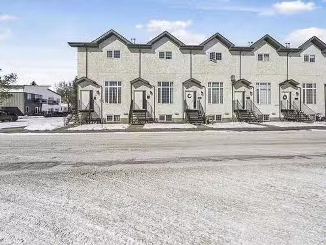 Avenue, Fort Saskatchewan, AB, T8L 4E4 townhouse for sale.